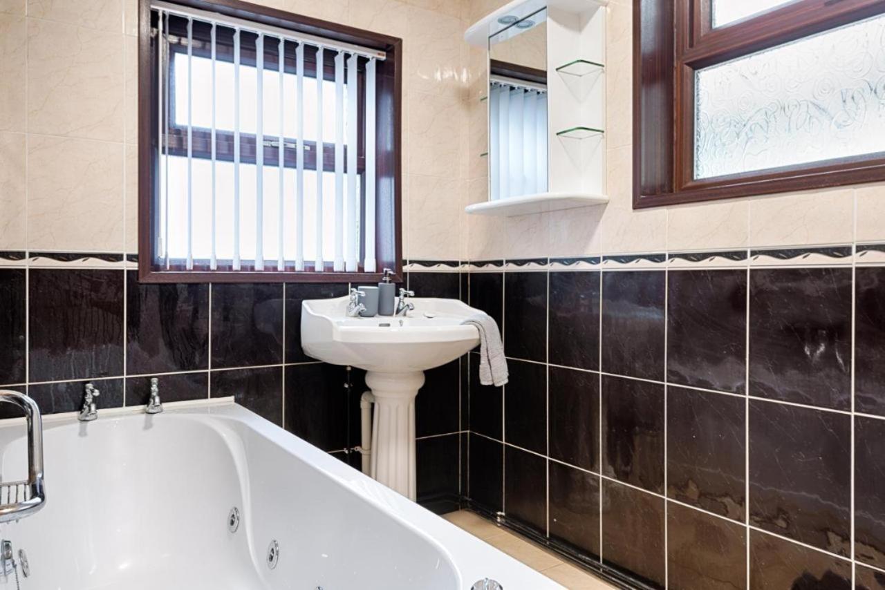 The Super Victoria Villa Swansea Ngoại thất bức ảnh
